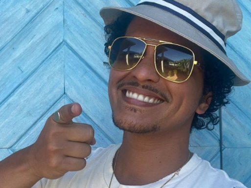 Bruno Mars faz piada com esnobados pelo Grammy