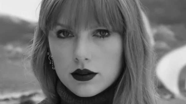 Sem álbum novo, Taylor Swift volta ao topo da parada de álbuns britânica