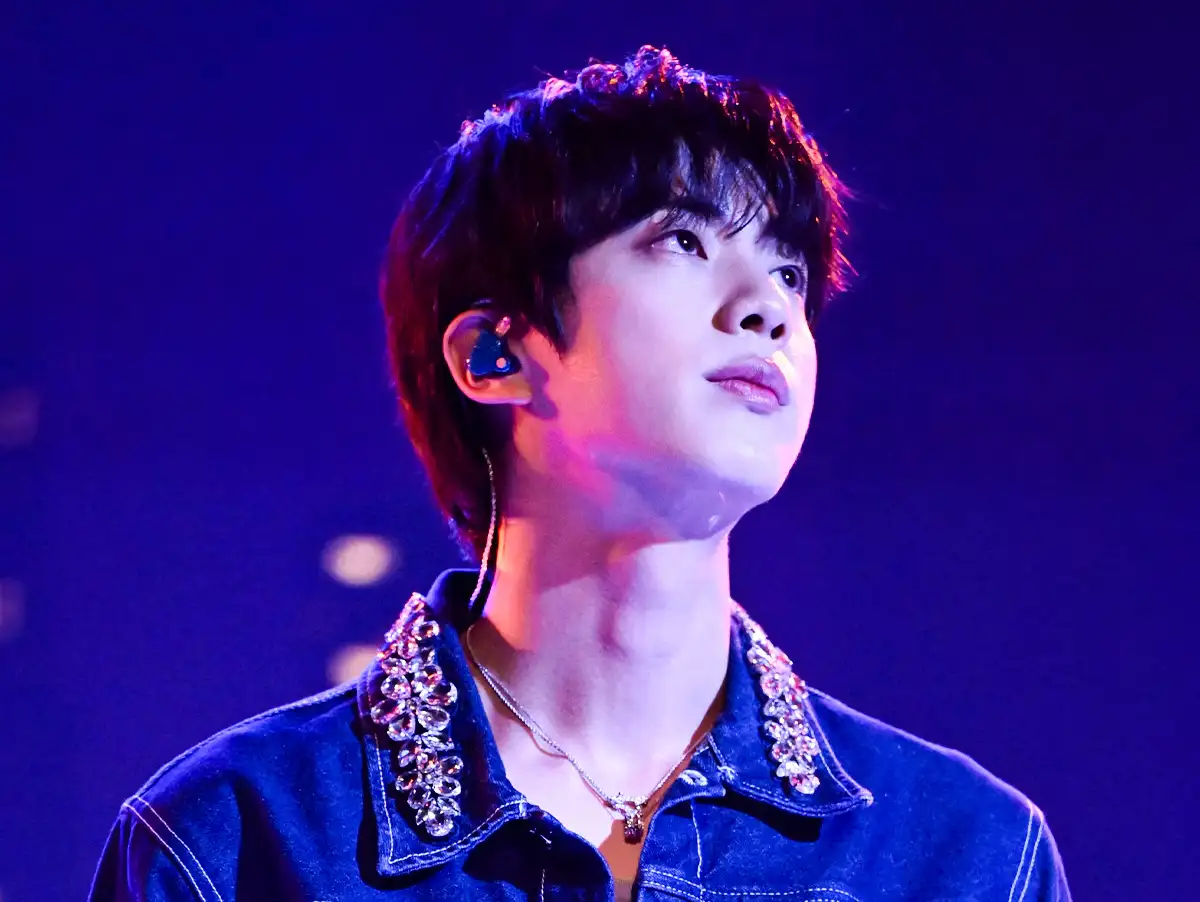Jin, do BTS, faz 1ª performance nos EUA após término do serviço militar