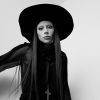Convites VIP para show de Lady Gaga são distribuídos em Ipanema nesta sexta-feira