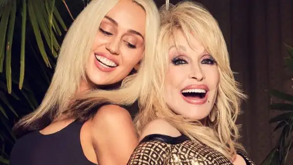 Dolly Parton ouve música nova de Miley Cyrus e dispara: "mas você tem algum hit?"