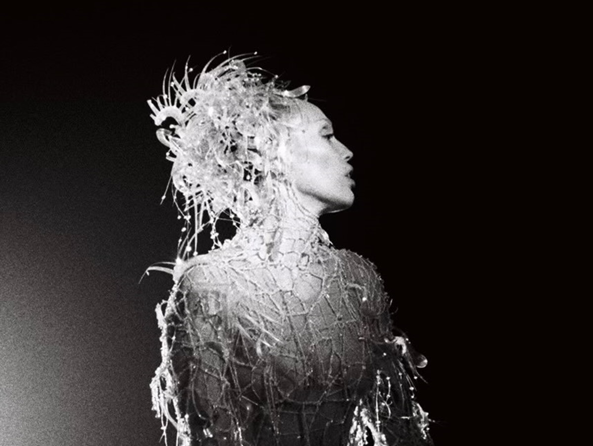 Fora da Billboard Hot 100, Miley Cyrus estreia em 91º lugar no Reino Unido