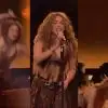 Shakira escorrega em show durante "Whenever, Wherever", ri e posta o vídeo