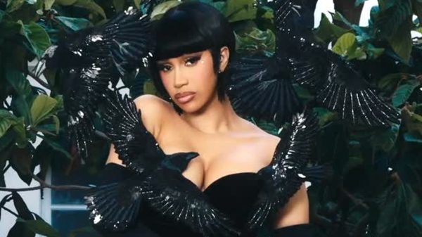 Cardi B pede desculpas à gravadora: "estava sendo malcriada"