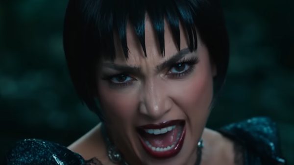 Jennifer Lopez divulga trailer de "O Beijo da Mulher-Aranha", sua nova chance no Oscar